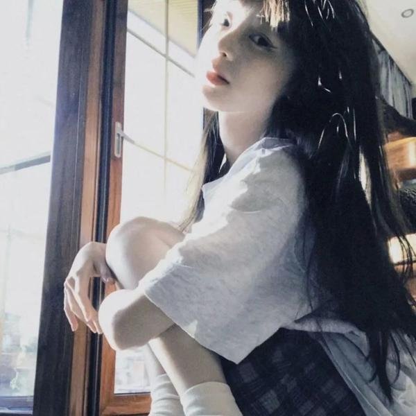 楼下的女人和楼上的男人海报